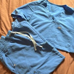 FIGs Zamora Jogger (original style M R) + Catarina One Pocket Top (M) -Ceil Blue